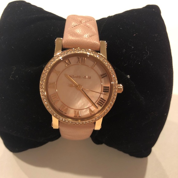 Michael Kors leather watch - Picture 2 of 4